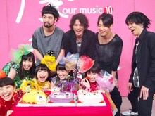 番組収録後には6月が誕生日の玉井詩織、高城れに、佐々木彩夏をケーキでお祝い。