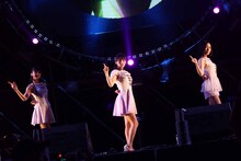 近年のライブを中心にしたセットリストでフロアを盛り上げるPerfume。