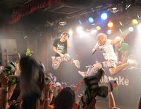 本日6月16日に沖縄・桜坂セントラルで行われた「ソナポケイズム Vol.4」ツアーファイナルの様子。