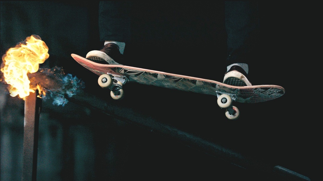 「burn」新CM「KEEP burnING SINGER」編のワンシーン。