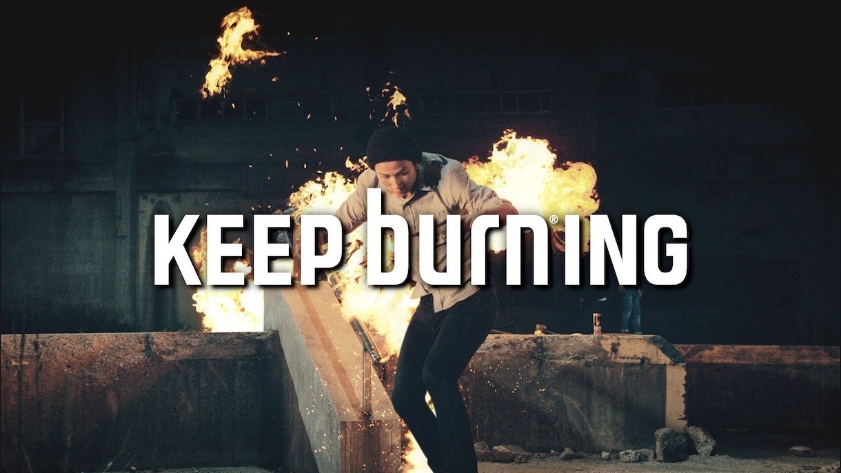 「burn」新CM「KEEP burnING SINGER」編のワンシーン。