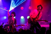 辻村有記（Vo, G）、長谷川真也（Dr）、藤木寛茂（G）