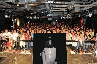 6月15日に東京・タワーレコード渋谷店B1F CUTUP STUDIOで行われたミニライブの模様。