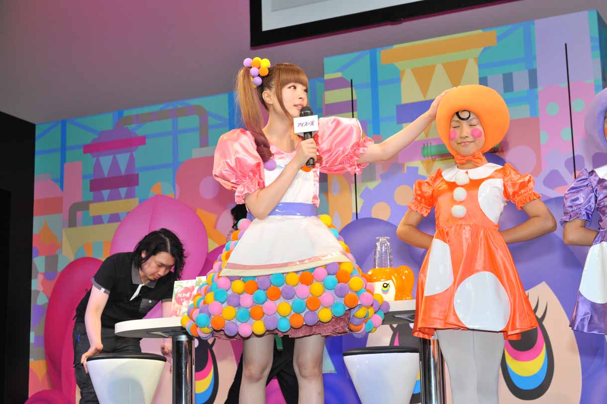 きゃりーキッズの「アイスの実」衣装について語るきゃりーぱみゅぱみゅ。