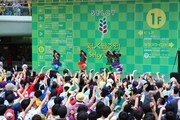 チームしゃちほこ「World Premium Japan Tour 2013 @千里セルシー」の様子。