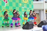 チームしゃちほこ「World Premium Japan Tour 2013 ＠千里セルシー」の様子。