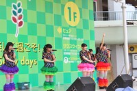 チームしゃちほこ「World Premium Japan Tour 2013 ＠千里セルシー」の様子。