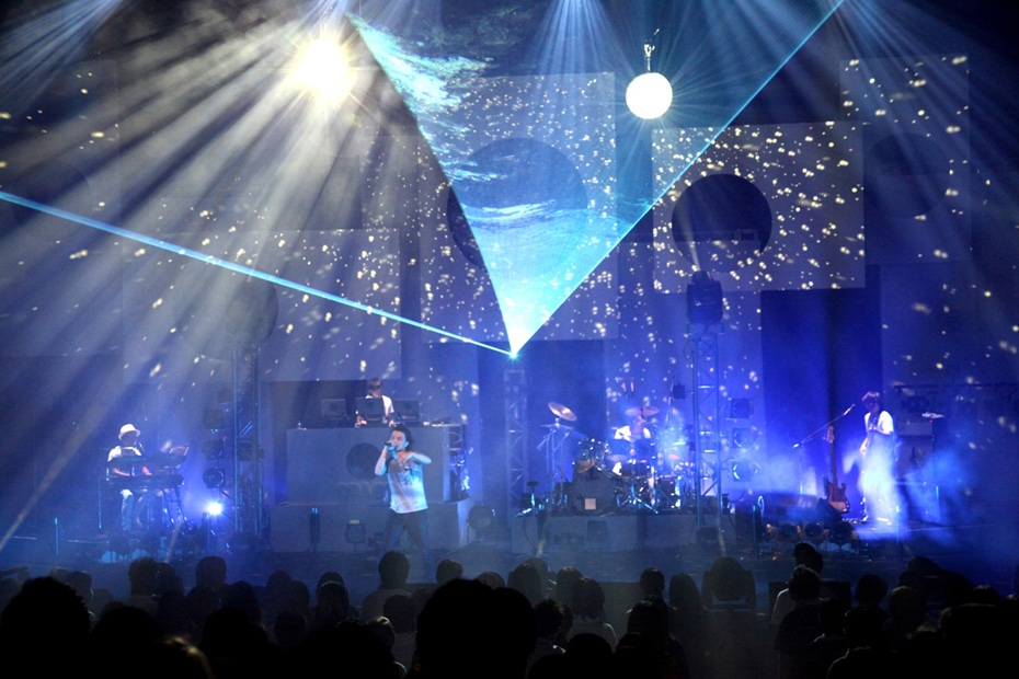 6月16日に福岡・福岡サンパレスで行われた全国ツアー「KREVA CONCERT 2013『SPACE TOUR』」最終公演の模様。