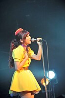 「バスタブ」を歌唱する玉井杏奈。