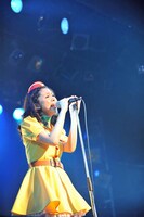 「バスタブ」を歌唱する槙田紗子。