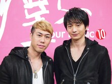 トーク収録後の川畑要（写真左）と向井理（左）。