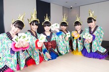 かるたが1枚も取れなかった伊藤千由李（右から2番目）。