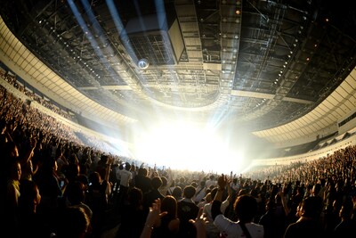 THE BAWDIES「1-2-3 TOUR 2013」横浜アリーナ公演の様子。