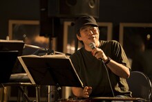 トークする大友良英。