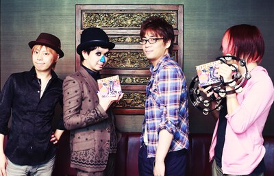 左から紅い流星、H ZETT M、事務員G、まらしぃ。