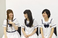 左から松村沙友理、高山一実、生駒里奈（以上乃木坂46）。