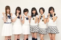 左から松村沙友理、高山一実、生駒里奈（以上乃木坂46）、指原莉乃、兒玉遥、田島芽瑠（以上HKT48）。