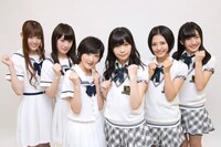 左から松村沙友理、高山一実、生駒里奈（以上乃木坂46）、指原莉乃、兒玉遥、田島芽瑠（以上HKT48）。