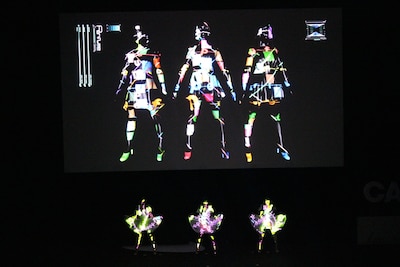 「カンヌライオンズ 国際クリエイティビティ・フェスティバル」でパフォーマンスするPerfume。