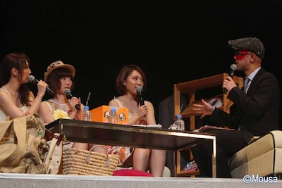 ゲッターズ飯田に占い診断を受ける中田ちさと、田名部生来、内田眞由美。