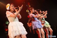 「帰郷」を歌唱する内田眞由美、中田ちさと、田名部生来。