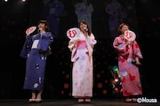 アンコールで浴衣姿を披露した田名部生来、中田ちさと、内田眞由美。