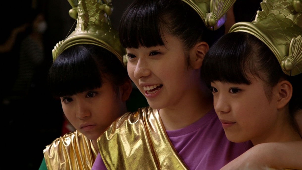 左から坂本遥奈、大黒柚姫、伊藤千由李（「チームしゃちほこ 日本先行独占スペシャル」より）
