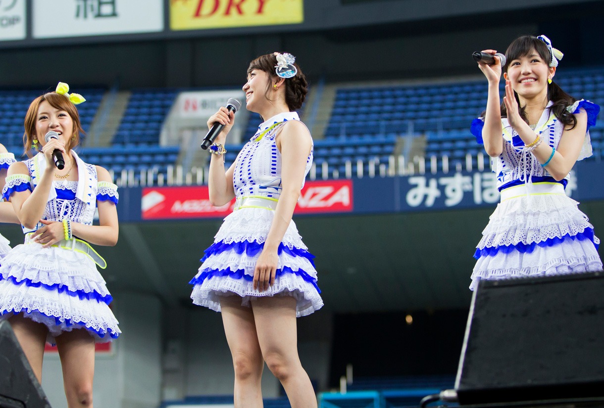 高橋みなみ、大島優子、渡部麻友（左から） (c)AKS