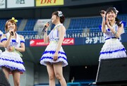 高橋みなみ、大島優子、渡部麻友(左から) (c)AKS