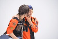 写真左からRYUJI、To-i。