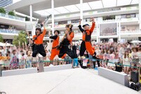 元気よく飛び跳ねるDISH//。