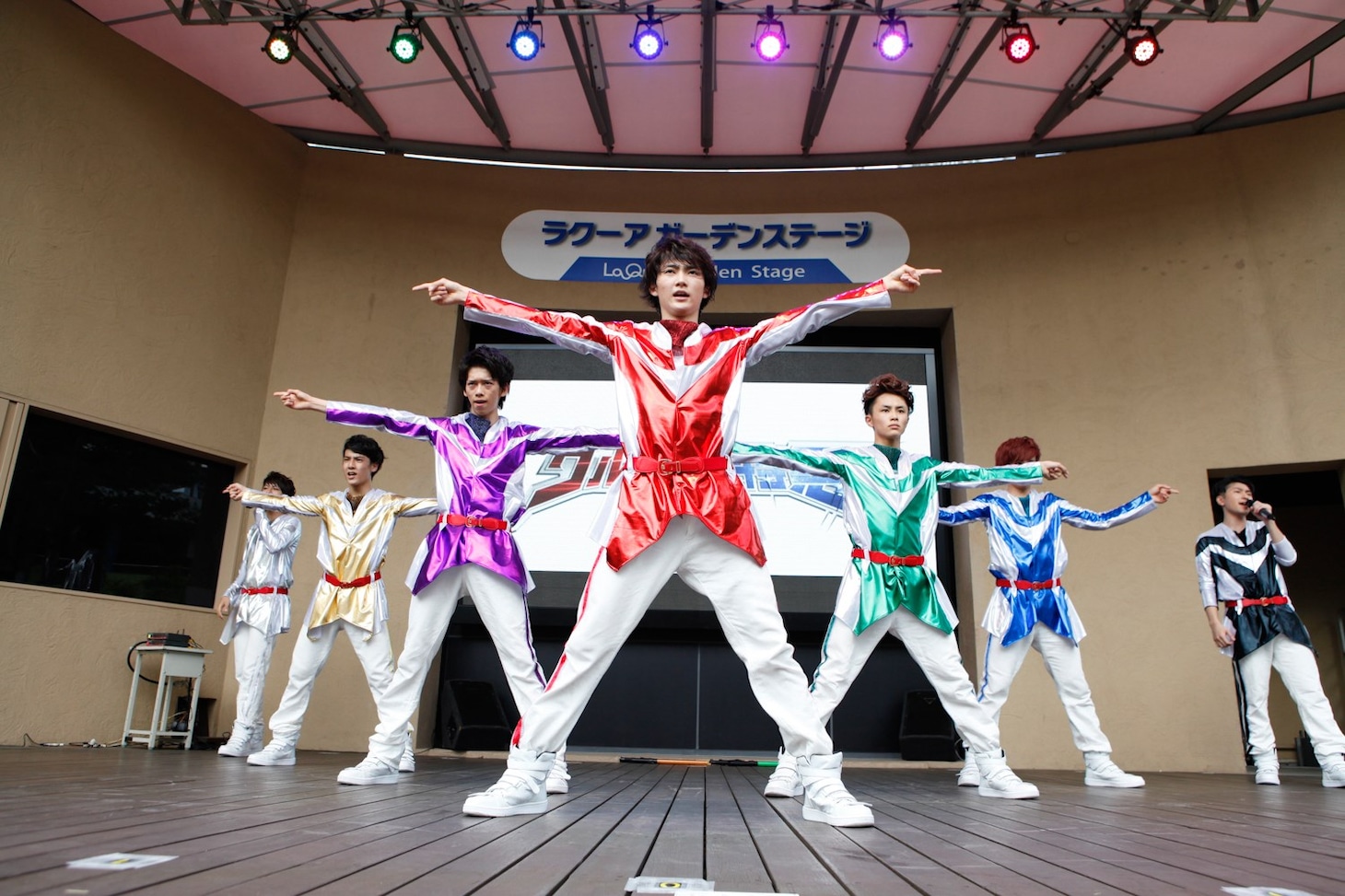 6月22日に東京・東京ドームシティラクーアガーデンステージで行われた「超特急『Bloody Night』おかわりツアーファイナル」の様子。