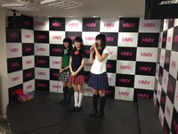 6月18日「首都移転計画」発売記念イベントの様子。写真左から坂本遥奈、秋本帆華、大黒柚姫。