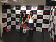 6月18日「首都移転計画」発売記念イベントの様子。写真左から坂本遥奈、秋本帆華、大黒柚姫。