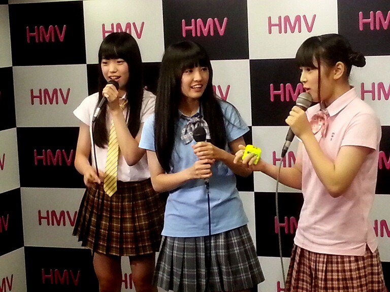 「首都移転計画」発売日当日の6月19日には伊藤千由李、咲良菜緒、安藤ゆず（写真左から）が記念イベントを実施。