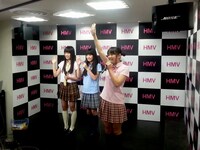 6月19日「首都移転計画」発売記念イベントの様子。写真左から伊藤千由李、咲良菜緒、安藤ゆず。