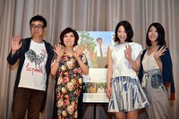 写真左から市井昌秀監督、森山良子、夏帆、穂のか。