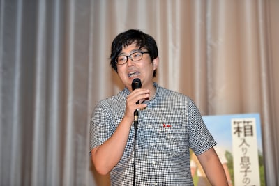 健太郎的キャラクターがUstreamを通じて世界に配信されてしまった寺坂直毅氏。