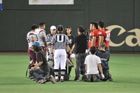 コイントスの様子。