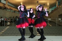 BABYMETAL「メギツネ」リリース記念フリーライブの模様。（撮影：平野哲郎）