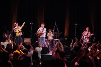 6月23日に行われたD.W.ニコルズのライブの様子。