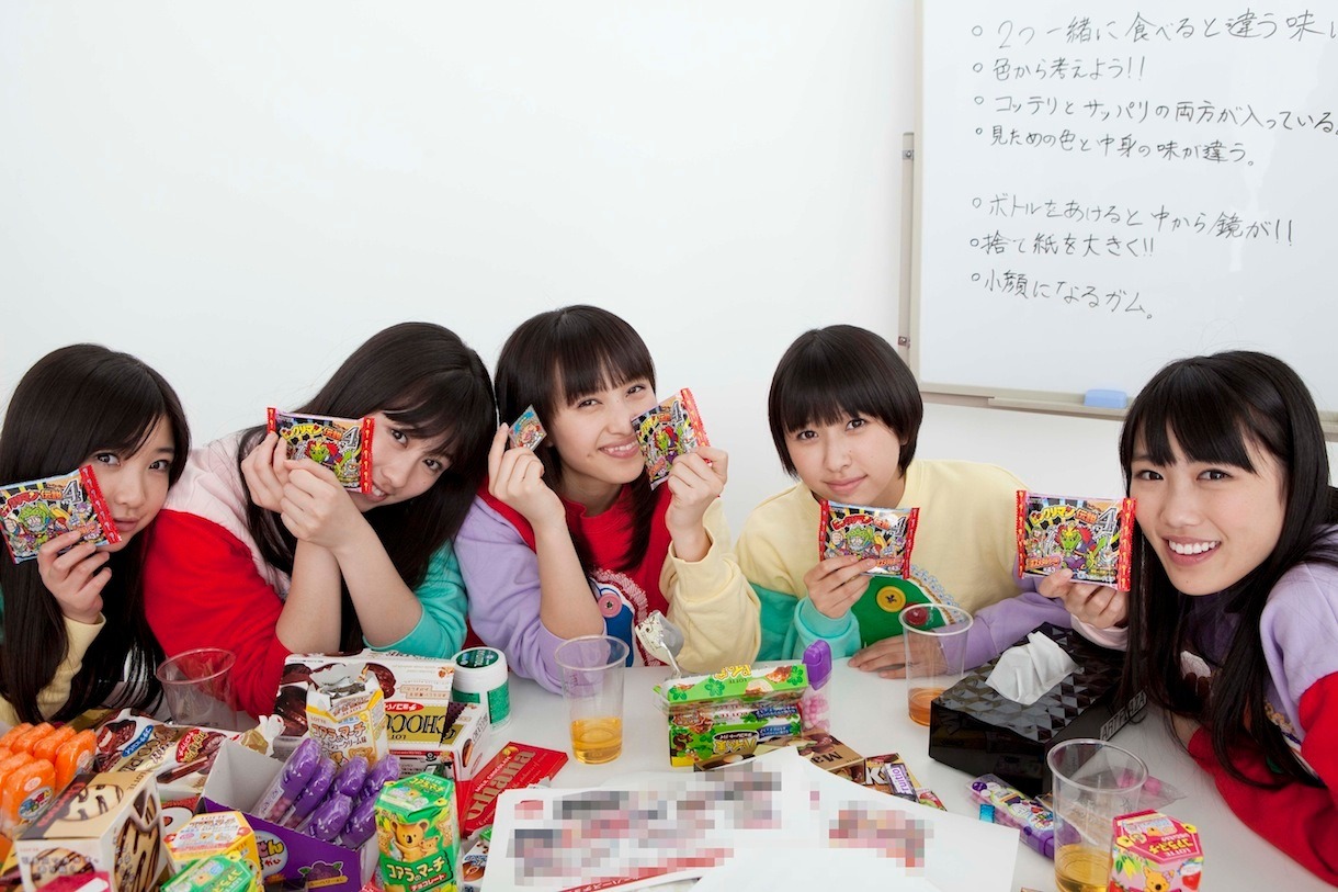 「ポップンバブル＜ももクロ＞」商品開発会議の様子。