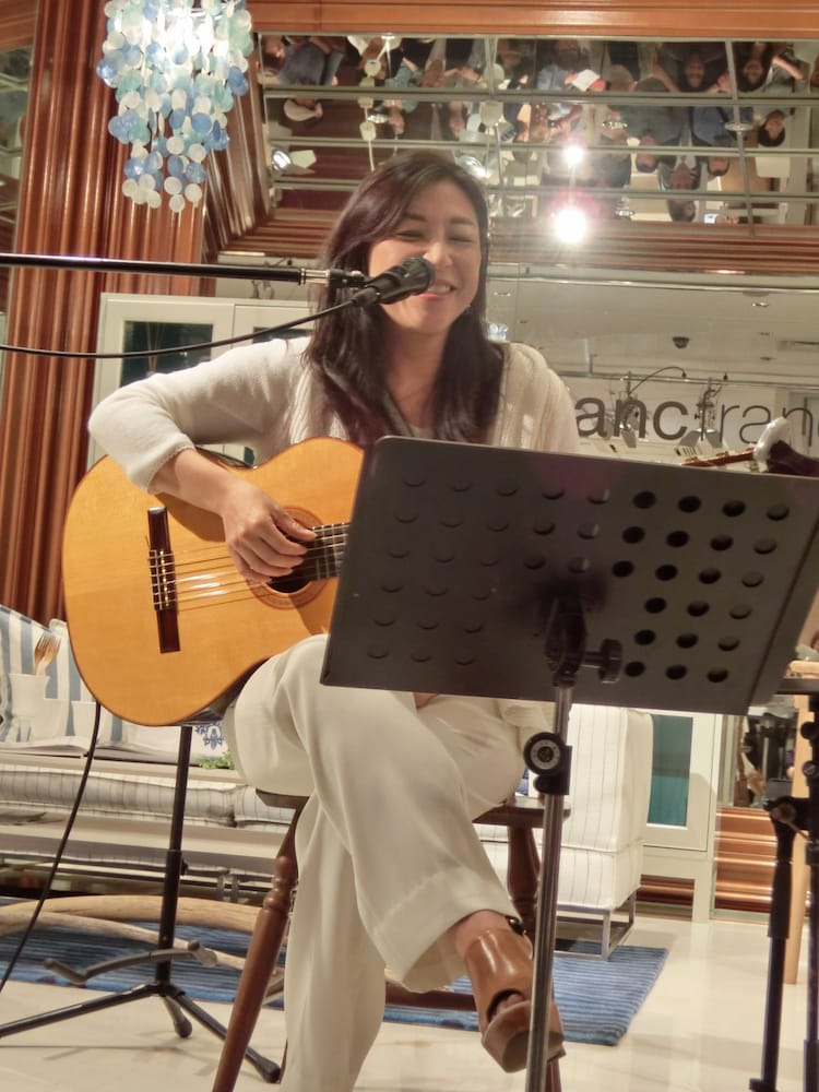 小野リサ フリーライブでアルバム曲 ボサノバ名曲披露 音楽ナタリー