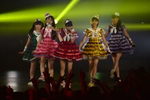 ももいろクローバーZのパフォーマンスの模様。