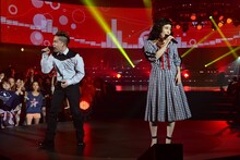 加藤ミリヤ×清水翔太のパフォーマンスの模様。