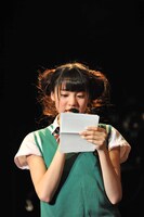 岡美咲に感謝の気持ちを伝える志田友美。