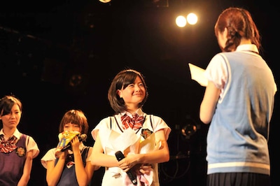 岡美咲に感謝の気持ちを伝える山田朱莉。