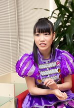 ロッテ本社訪問中の高城れに。