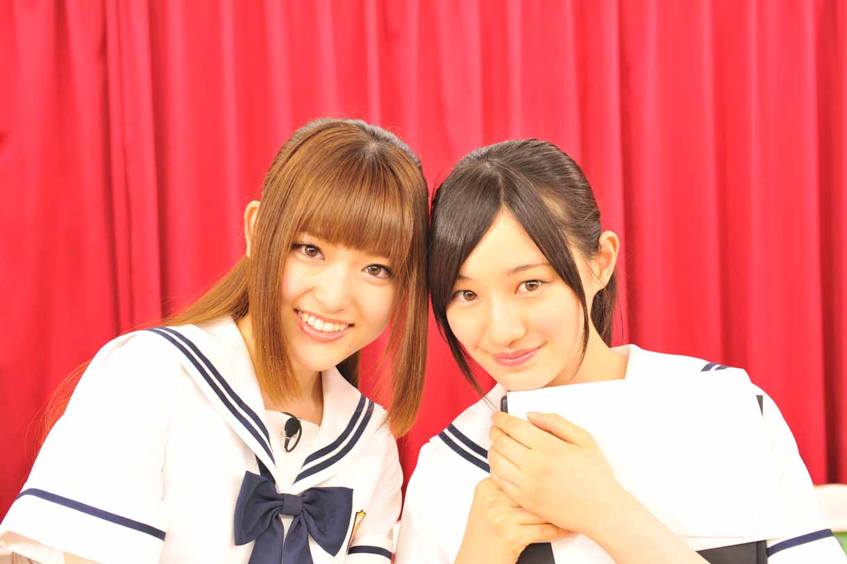 松村沙友理、中田花奈（左から）