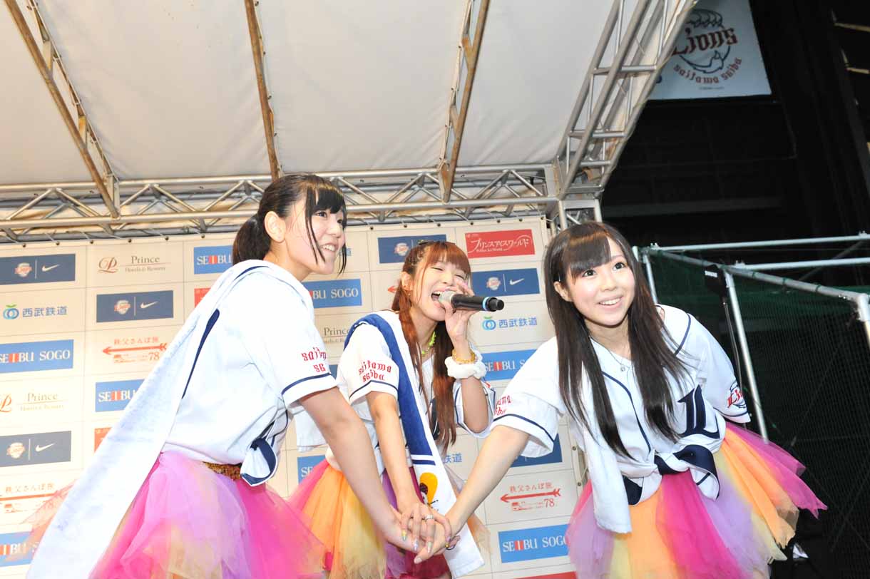 左から吉川千愛、杉本ゆさ、姫崎愛未。